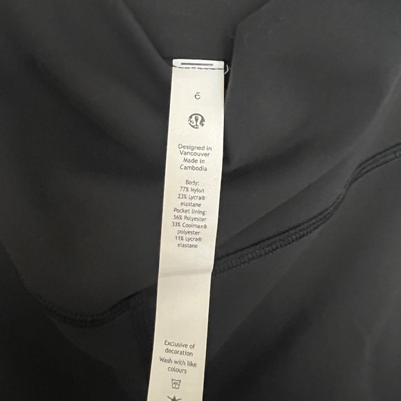 Lululemon Black Wunder Train High-Rise Short 6" - Size 6 - Picture 4 of 4